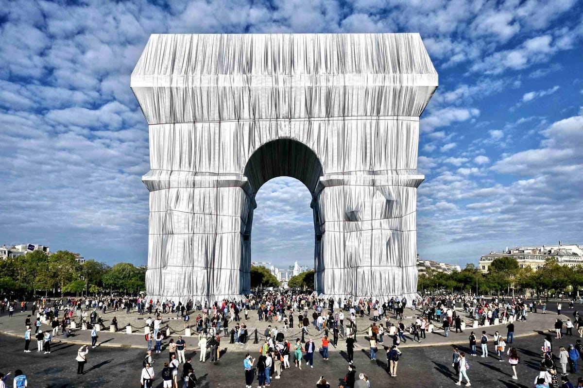 These Artists Completely Wrapped The Arc De Triomphe In Fabric And It Looks Magnificent