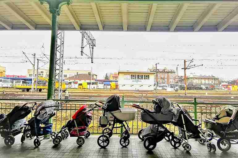 Moms In Poland Are Leaving Baby Strollers At The Train Station For Ukrainian Refugees Fleeing The War
