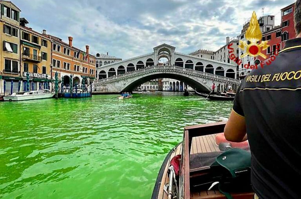 The Water In Part Of Venice’s Canals Has Turned Fluorescent Green And No One Knows Why